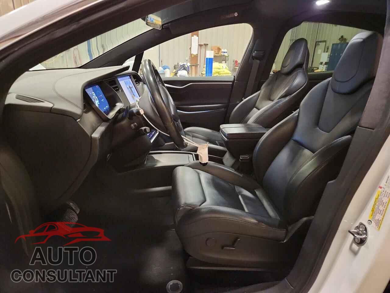TESLA MODEL X 2018 - 5YJXCBE22JF105251