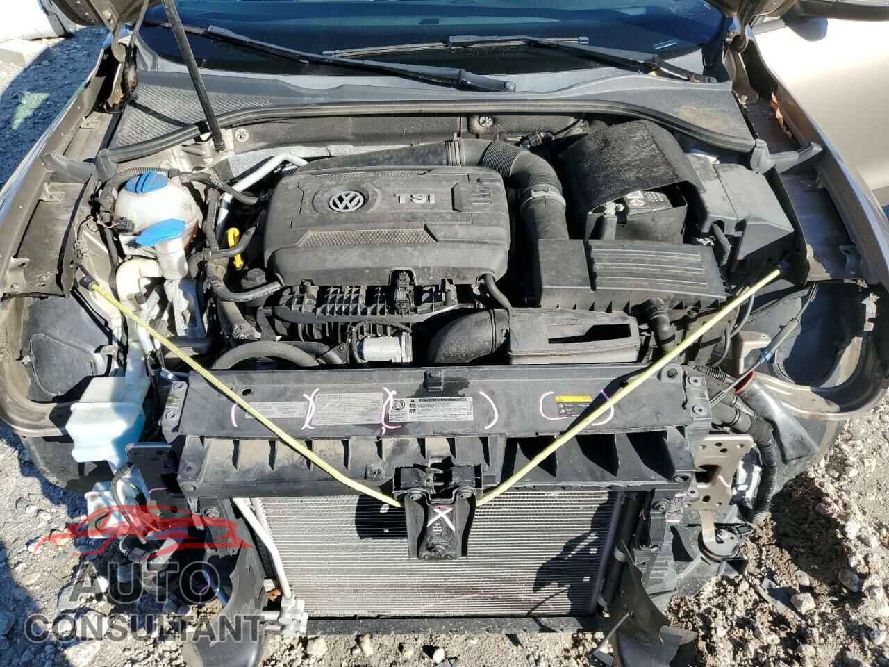 VOLKSWAGEN PASSAT 2015 - 1VWAT7A33FC008000