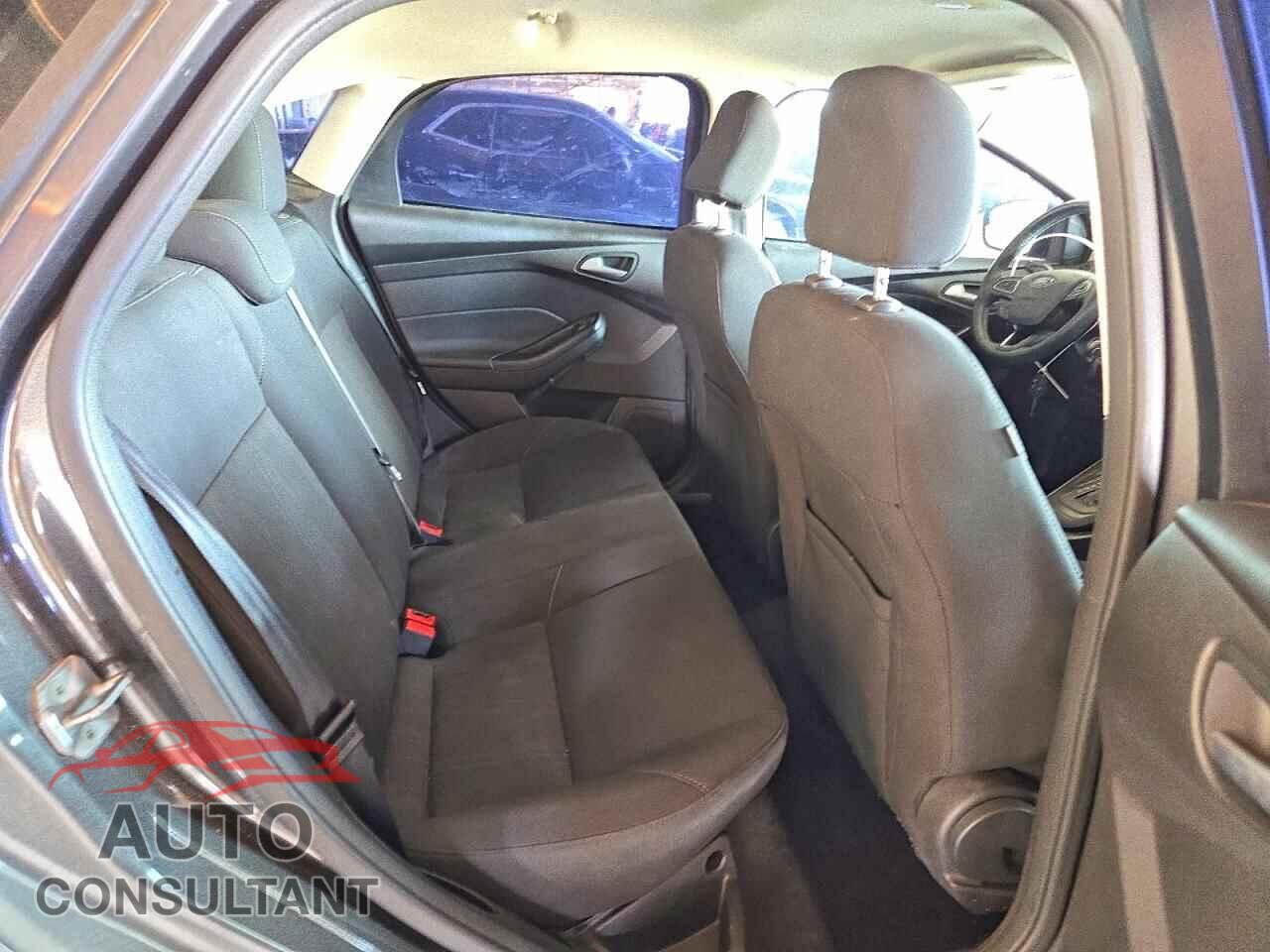 FORD FOCUS 2017 - 1FADP3F20HL210850