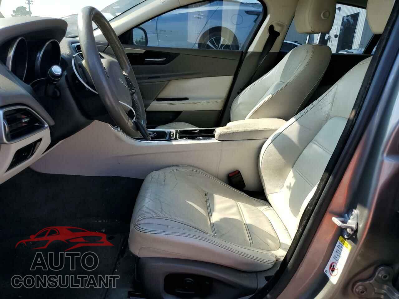 JAGUAR XE 2017 - SAJAE4BV3HA977131