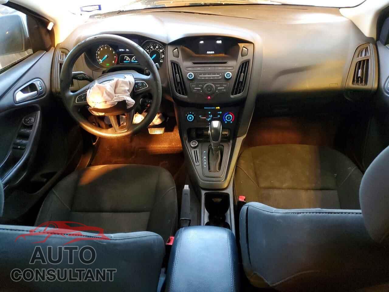 FORD FOCUS 2015 - 1FADP3F27FL261260