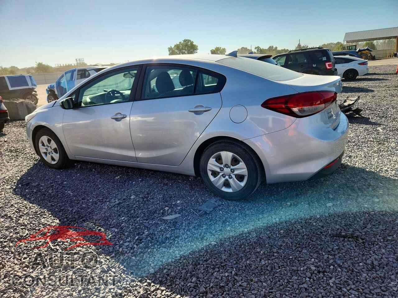 KIA FORTE 2017 - 3KPFK4A72HE045404