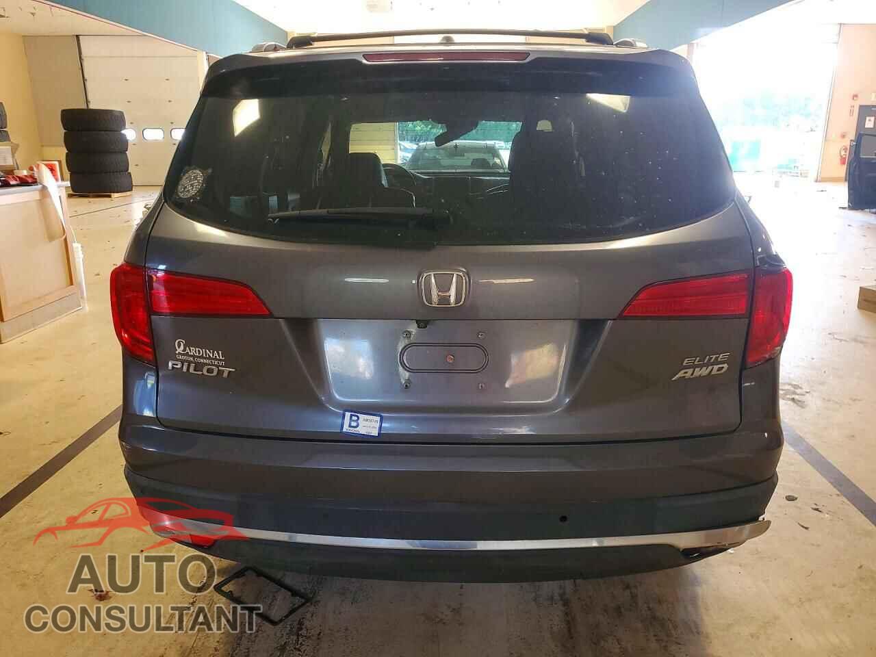 HONDA PILOT 2017 - 5FNYF6H00HB104705