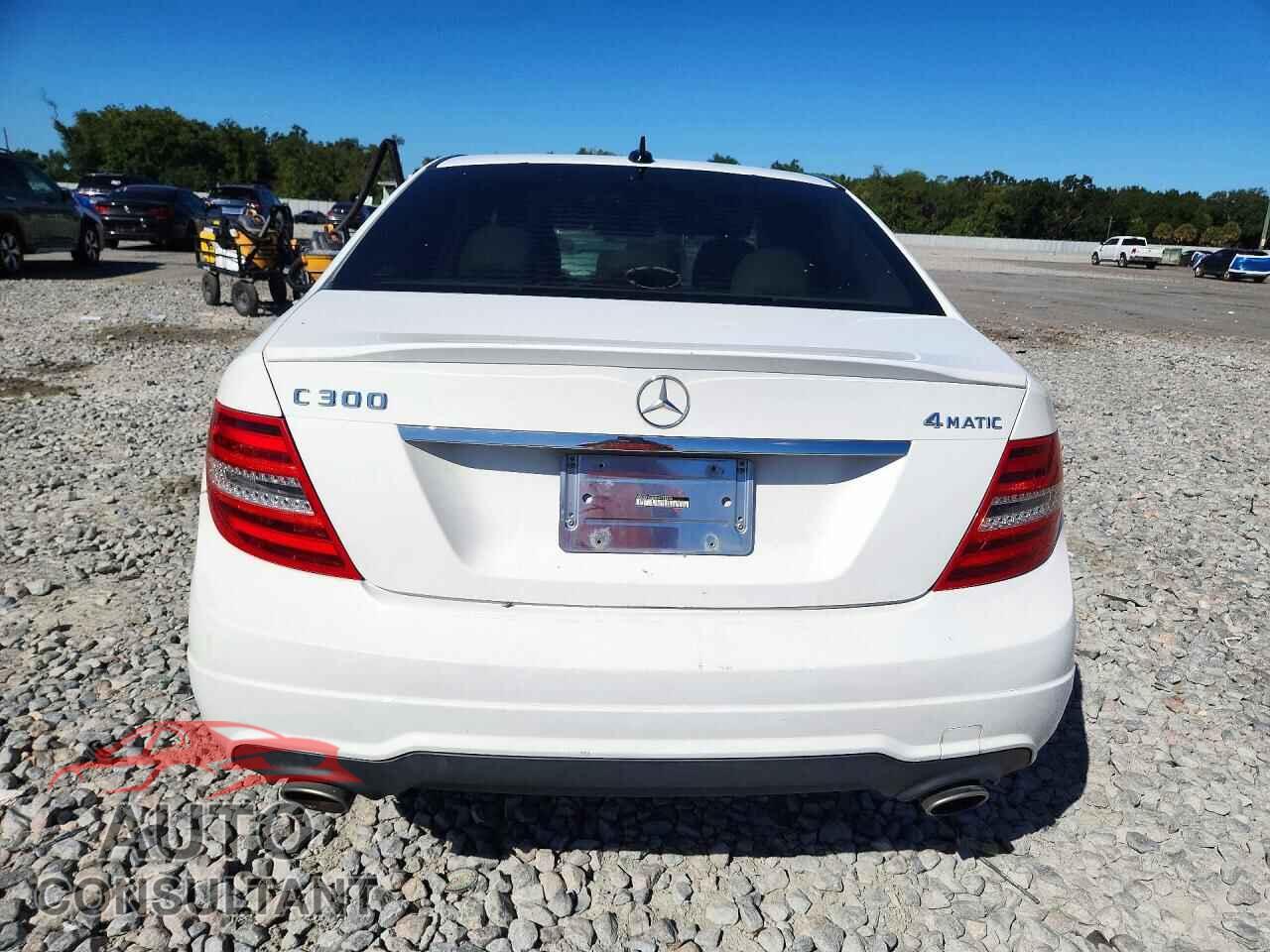MERCEDES-BENZ C-CLASS 2013 - WDDGF8AB8DR258835