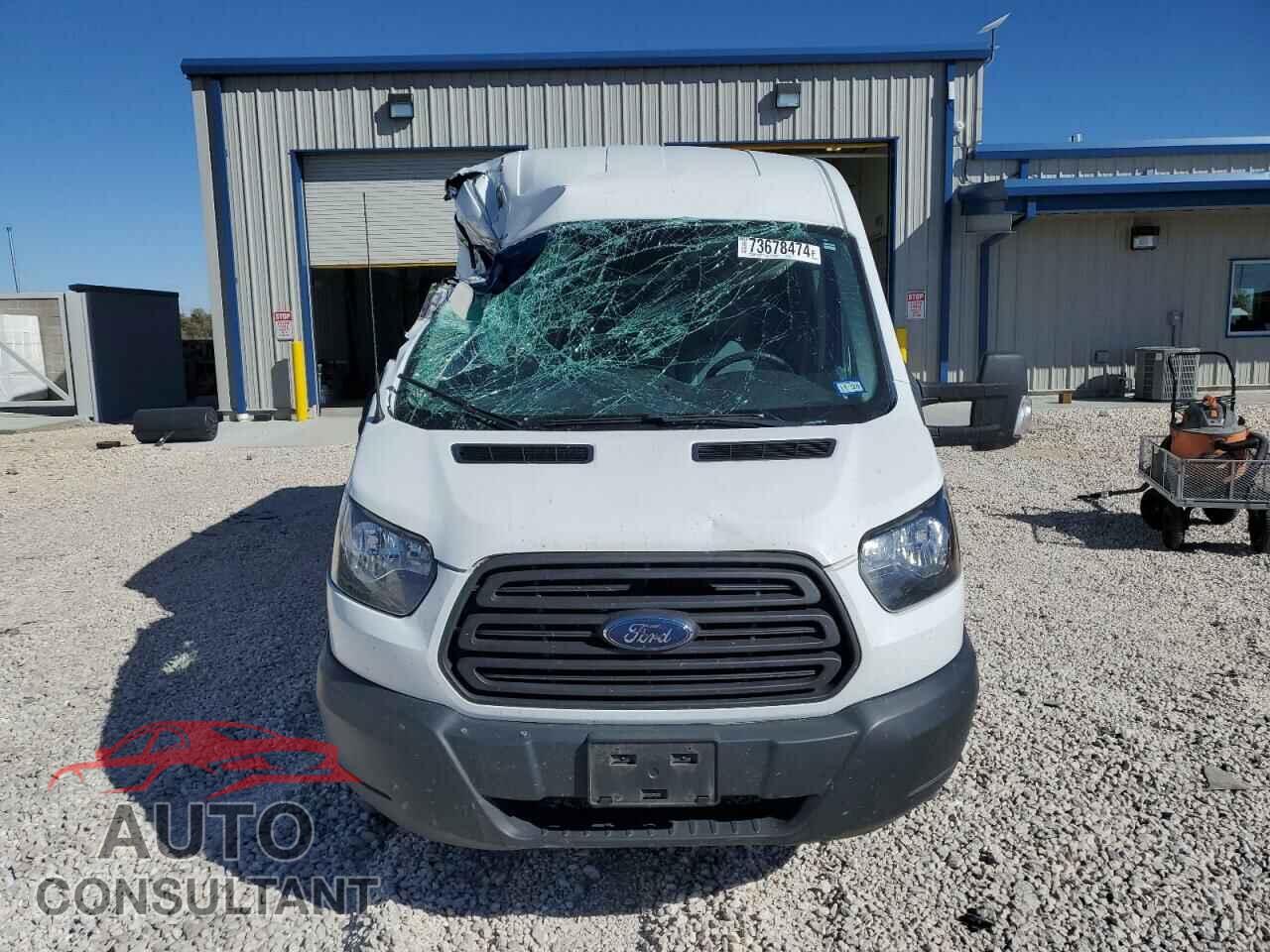 FORD TRANSIT 2018 - 1FTYR2CM3JKB11893