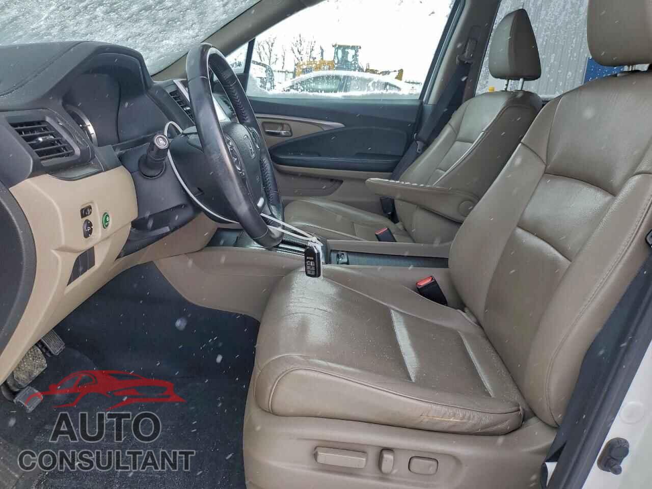HONDA PILOT 2017 - 5FNYF6H59HB008809