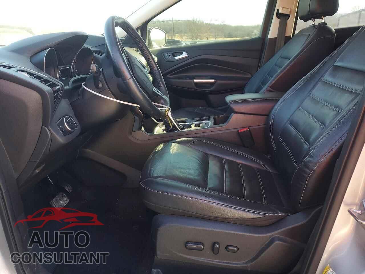 FORD ESCAPE 2017 - 1FMCU0JD8HUC18447