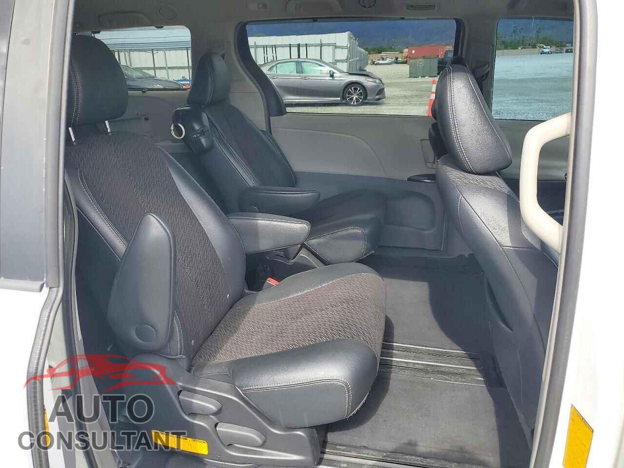 TOYOTA SIENNA 2011 - 5TDXK3DC0BS040514