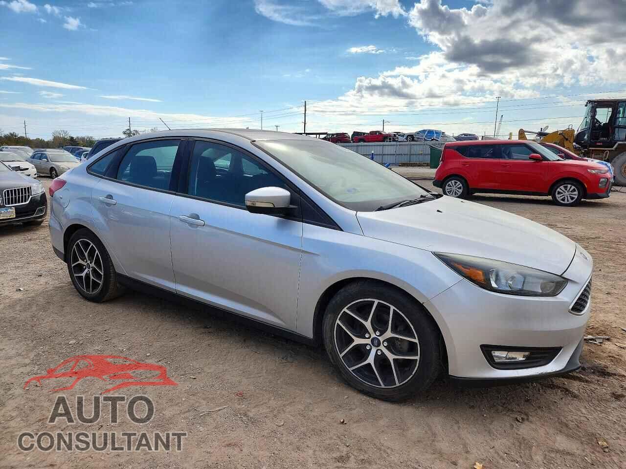 FORD FOCUS 2017 - 1FADP3H26HL284366