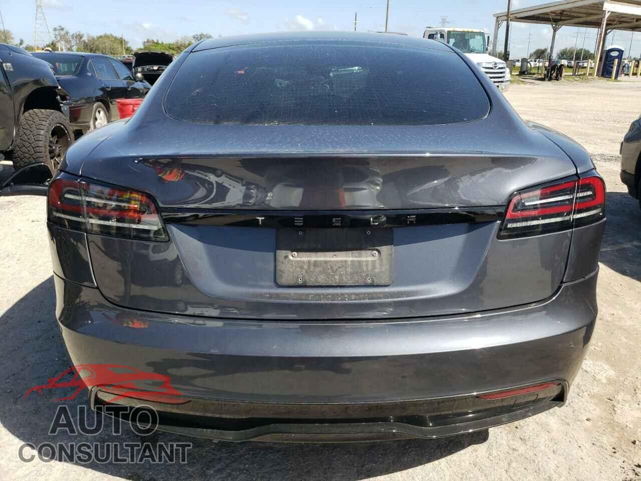 TESLA MODEL S 2023 - 5YJSA1E5XPF512330