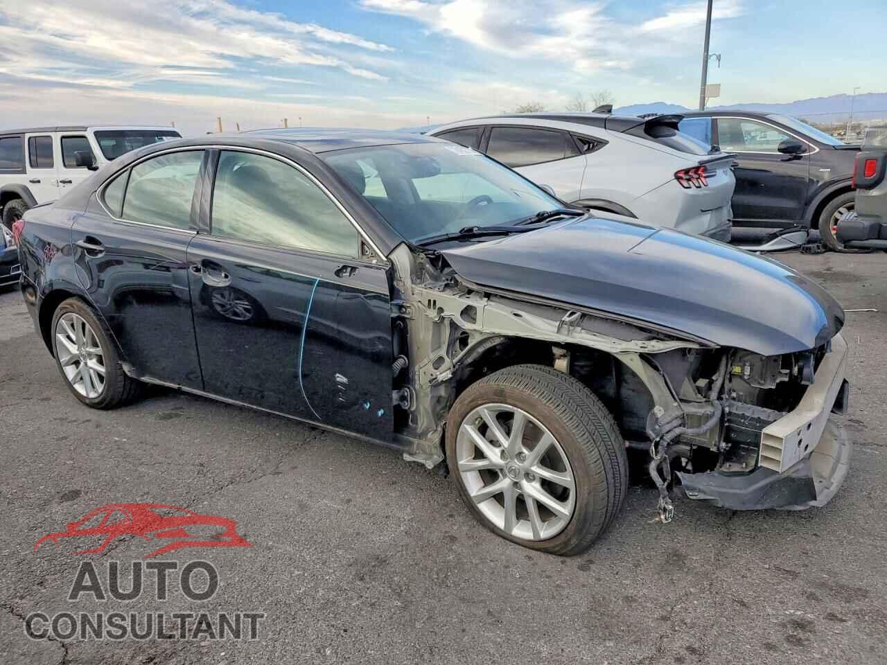 LEXUS IS 2011 - JTHCF5C20B5050259