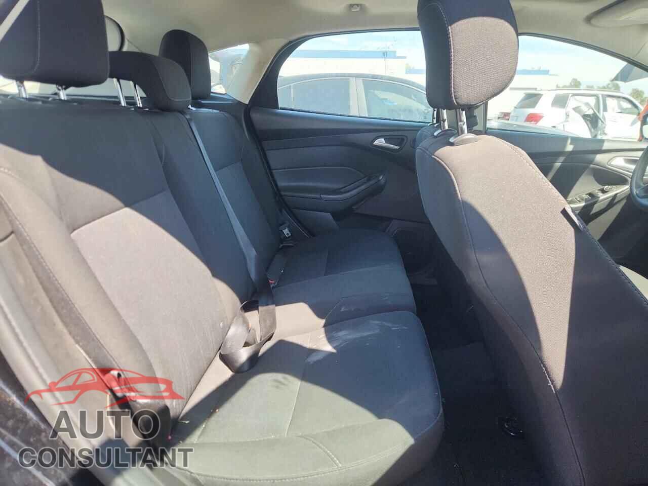FORD FOCUS 2018 - 1FADP3M23JL303872