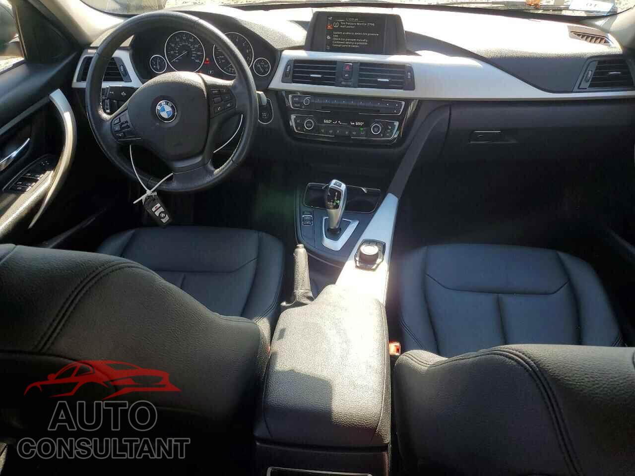 BMW 3 SERIES 2017 - WBA8A3C3XHA066968