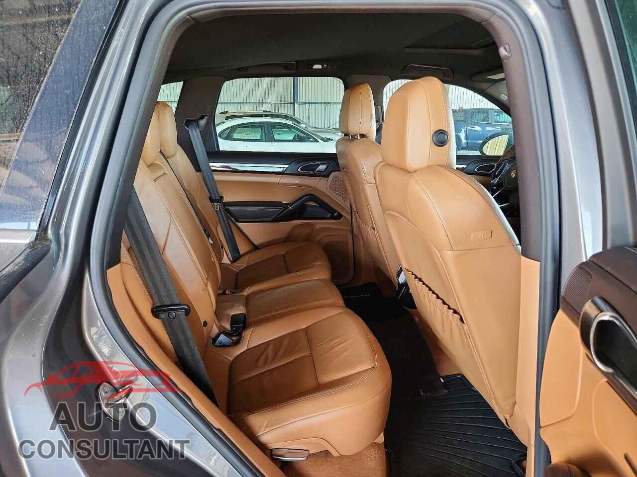 PORSCHE CAYENNE 2012 - WP1AB2A2XCLA40193