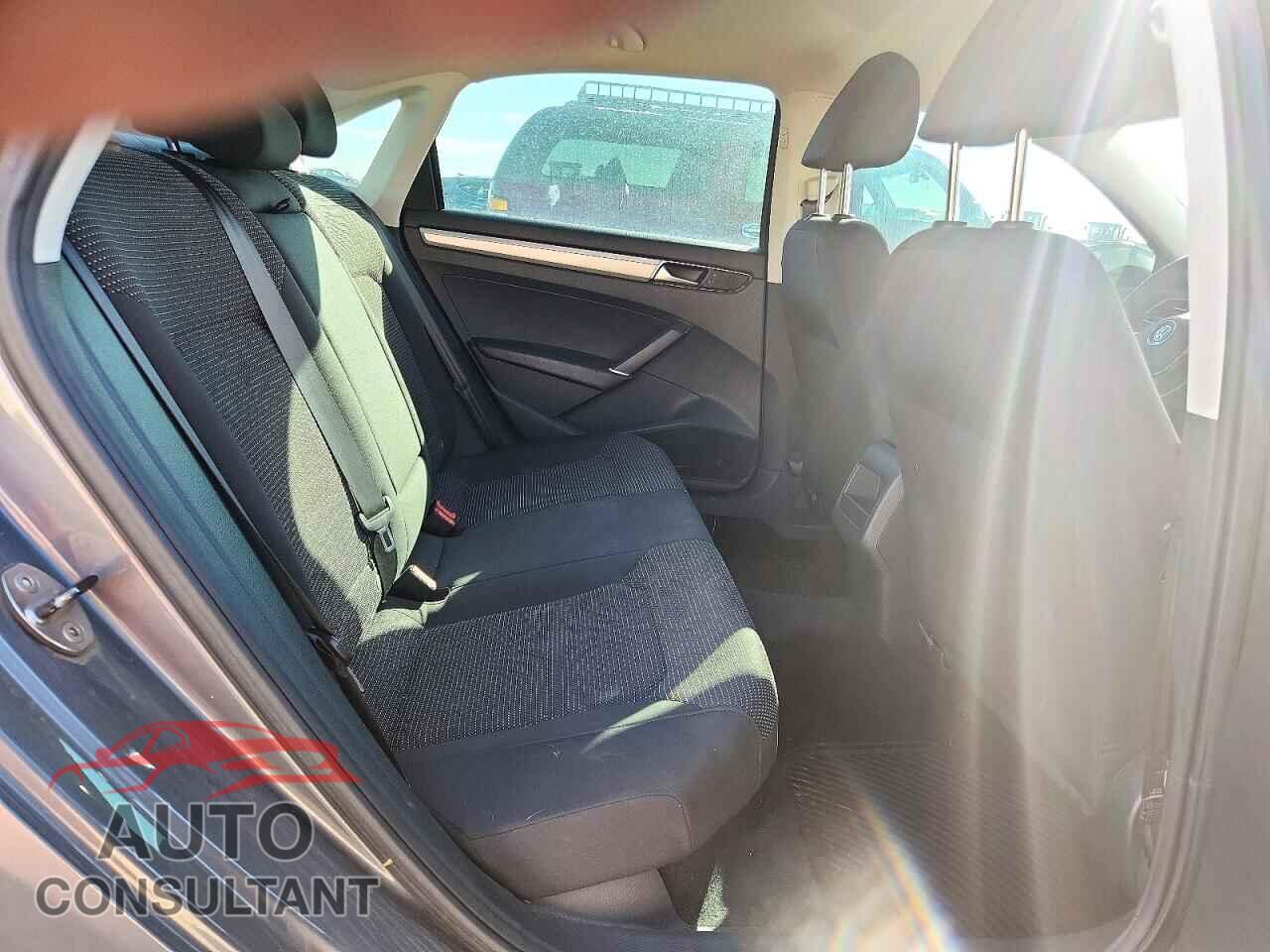 VOLKSWAGEN PASSAT 2016 - 1VWAT7A35GC035717