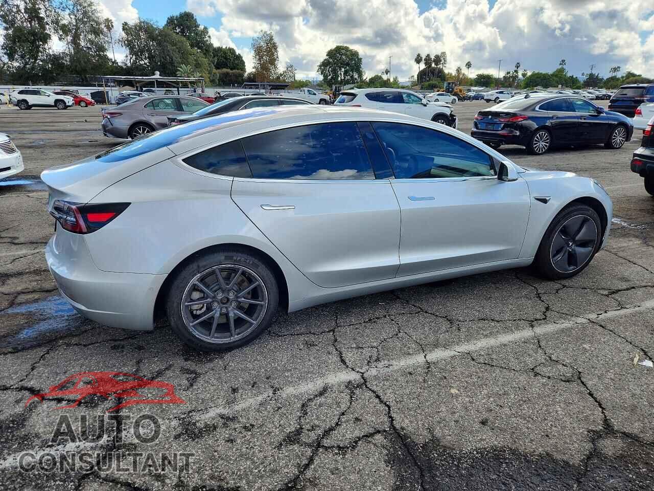 TESLA MODEL 3 2018 - 5YJ3E1EA8JF037354