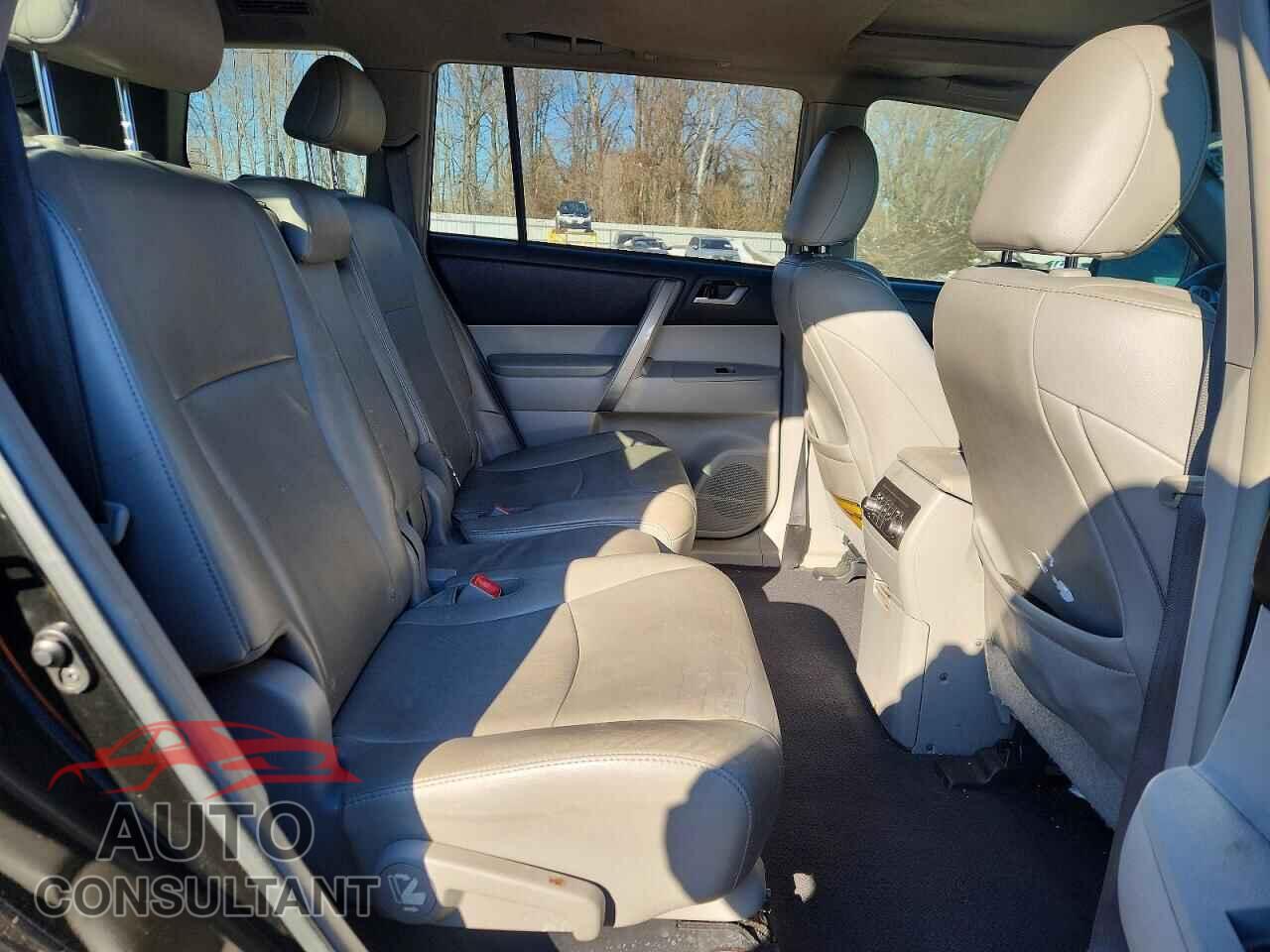 TOYOTA HIGHLANDER 2012 - 5TDBK3EH0CS152672