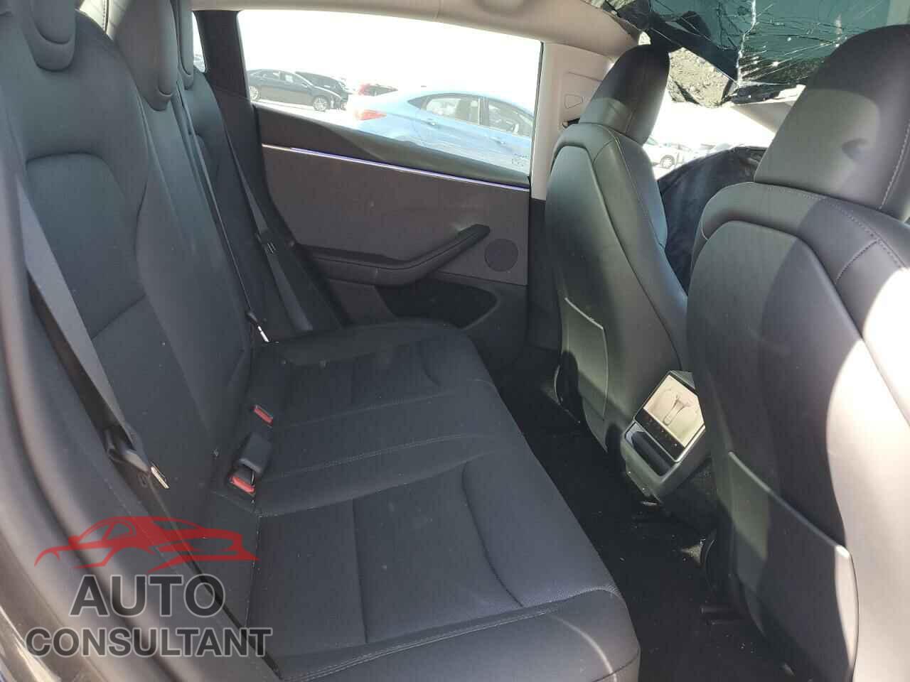 TESLA MODEL 3 2024 - 5YJ3E1EA2RF827101