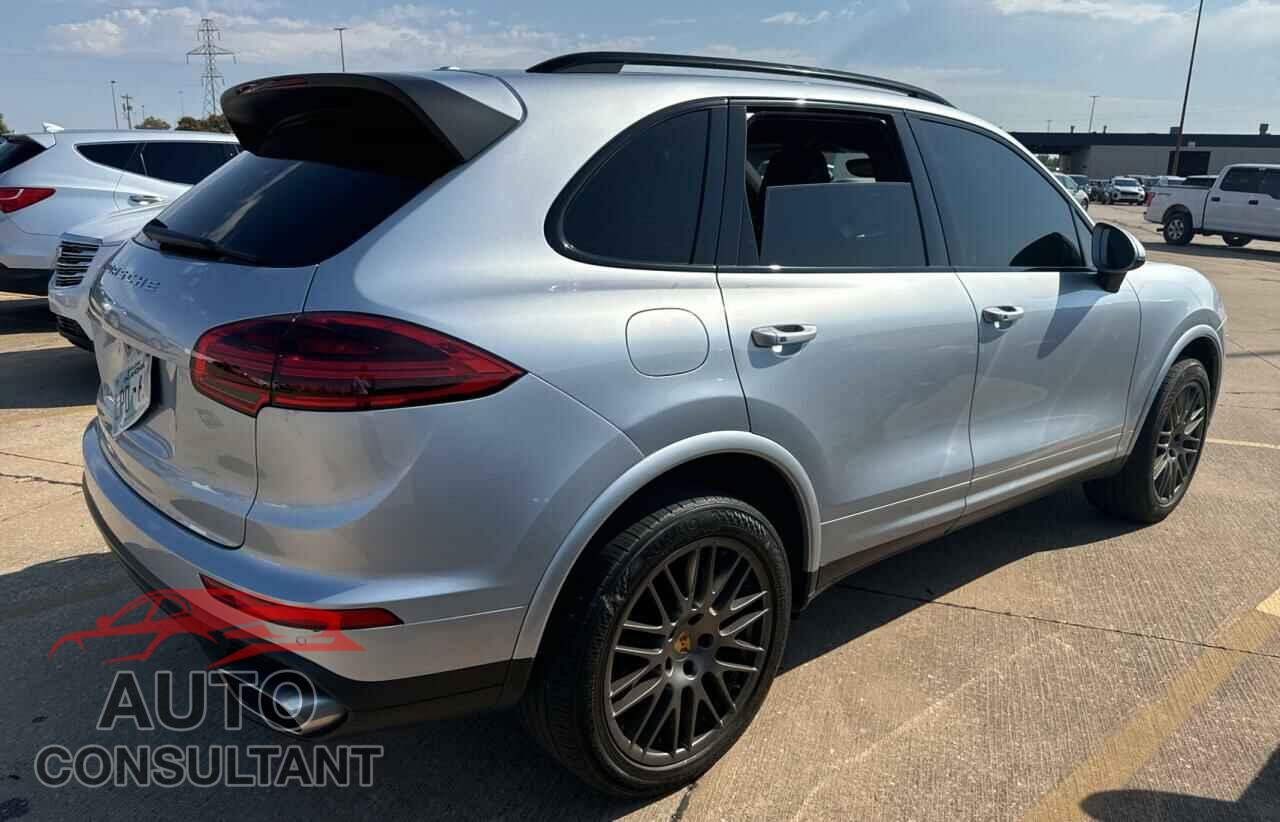 PORSCHE CAYENNE 2017 - WP1AA2A22HKA86696