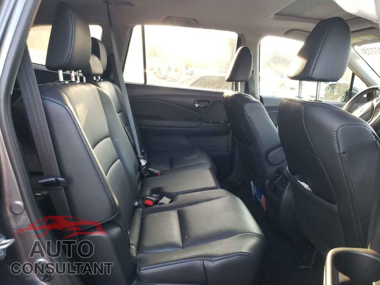 HONDA PILOT 2017 - 5FNYF6H54HB038123