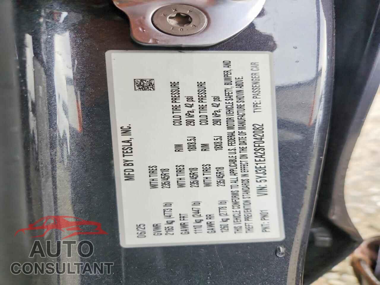 TESLA MODEL 3 2025 - 5YJ3E1EA2SF042082