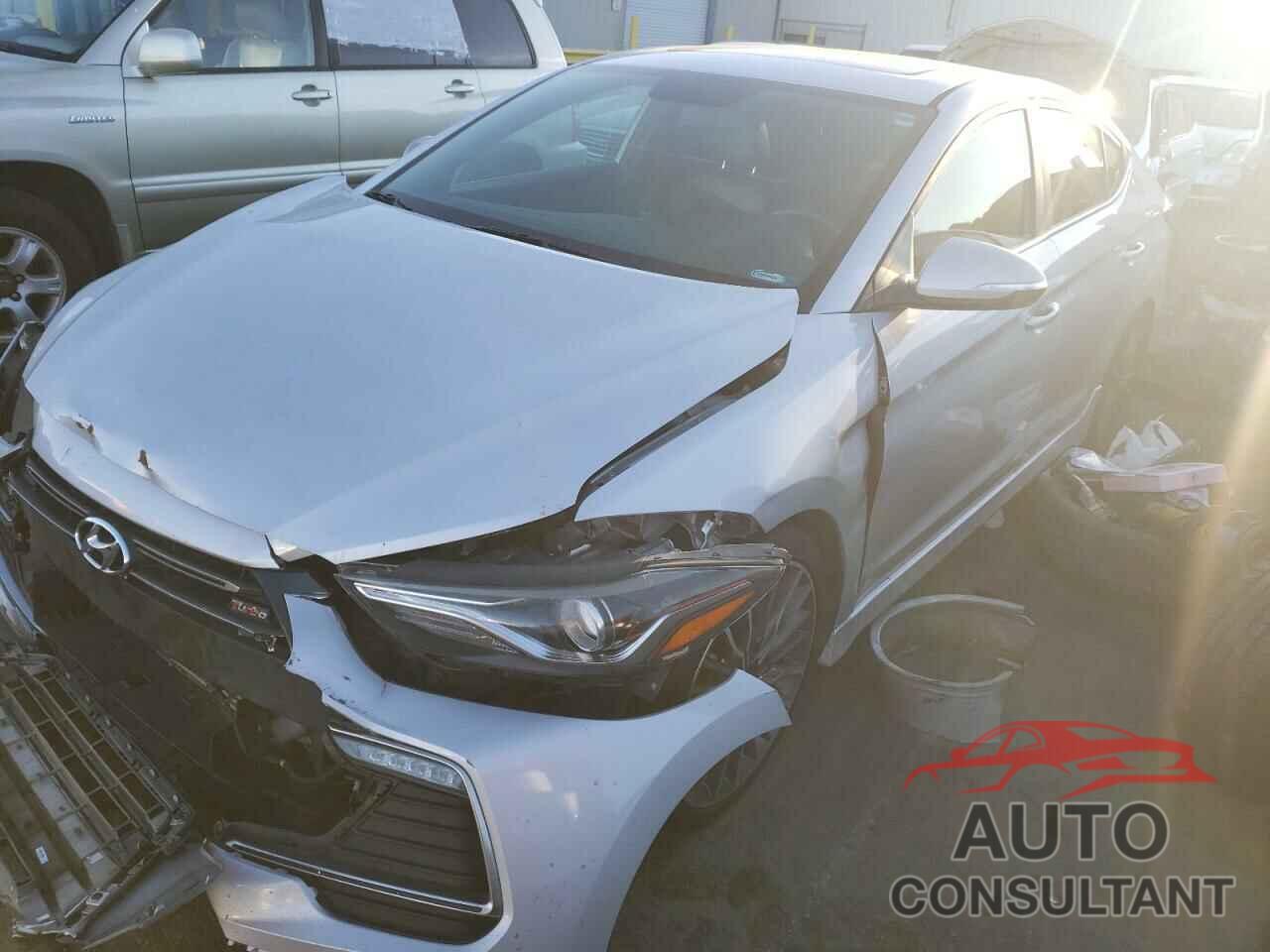 HYUNDAI ELANTRA 2018 - KMHD04LB9JU704631
