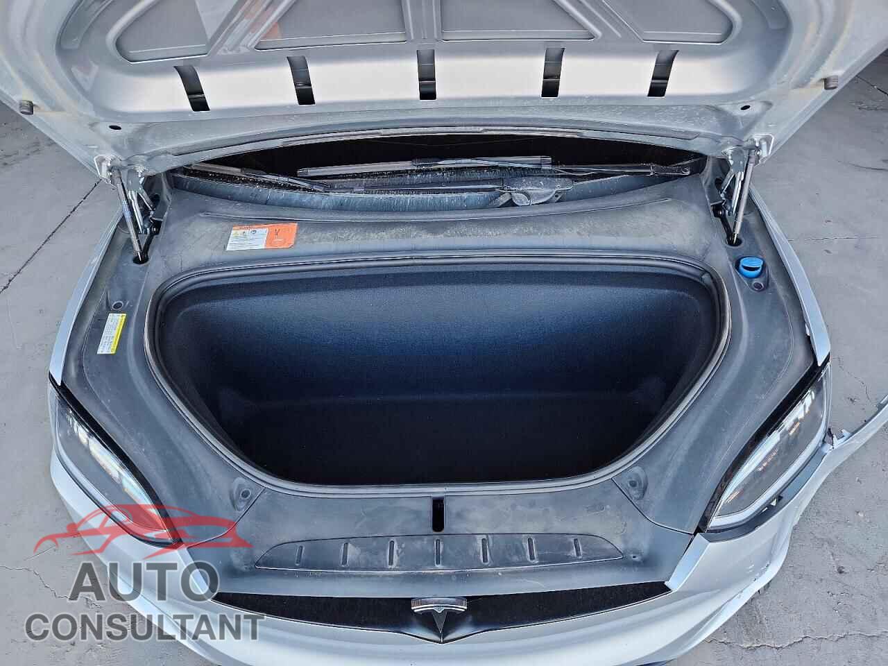 TESLA MODEL X 2017 - 5YJXCBE21HF035655
