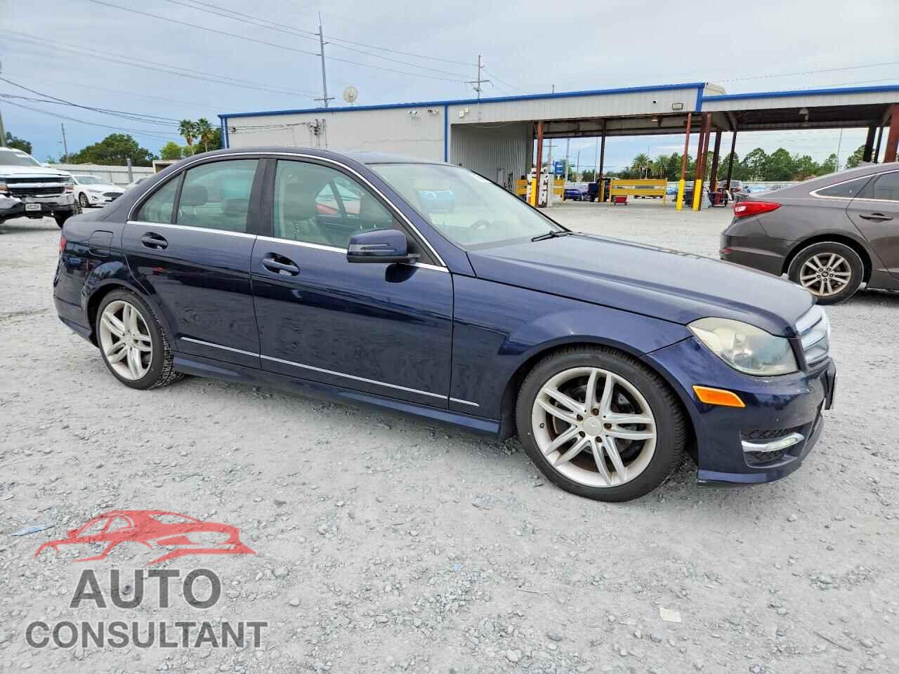 MERCEDES-BENZ C-CLASS 2012 - WDDGF8BB3CA700741
