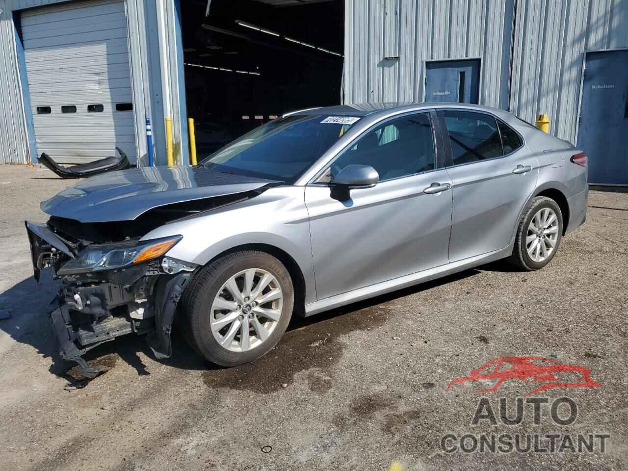TOYOTA CAMRY 2018 - 4T1B11HK8JU152051