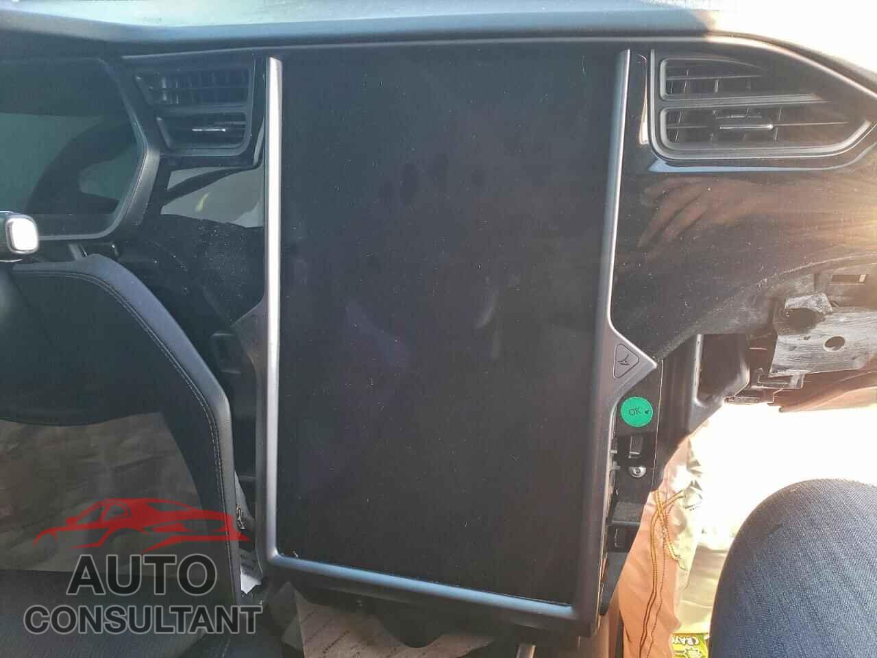 TESLA MODEL X 2018 - 5YJXCBE21JF130125