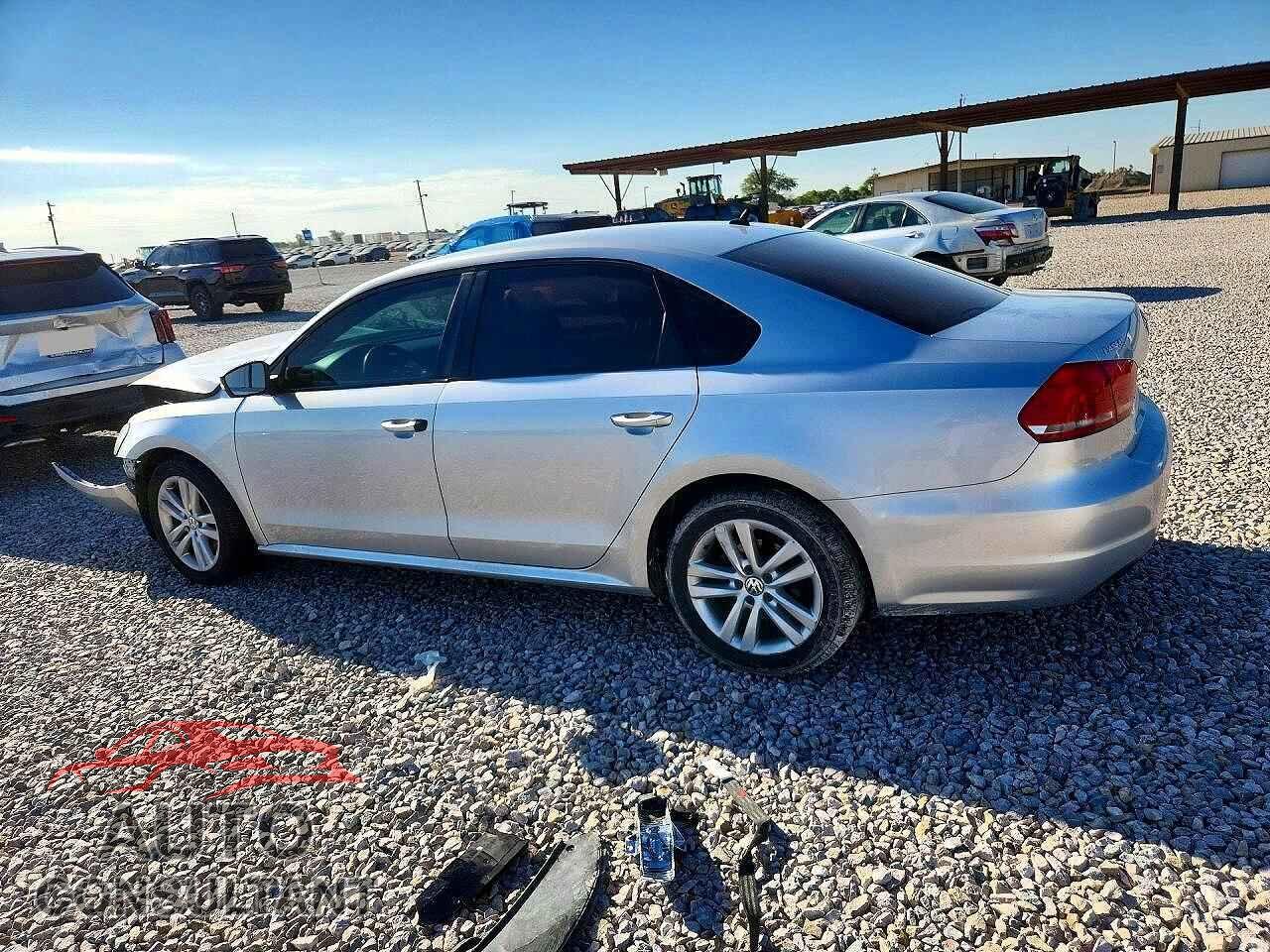 VOLKSWAGEN PASSAT 2014 - 1VWAP7A36EC016983