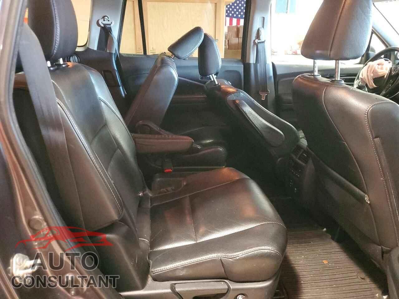 HONDA PILOT 2017 - 5FNYF6H00HB104705