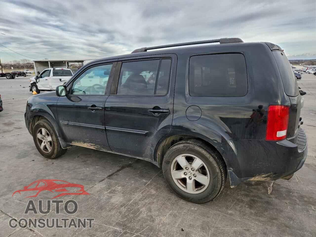 HONDA PILOT 2011 - 5FNYF4H49BB044101