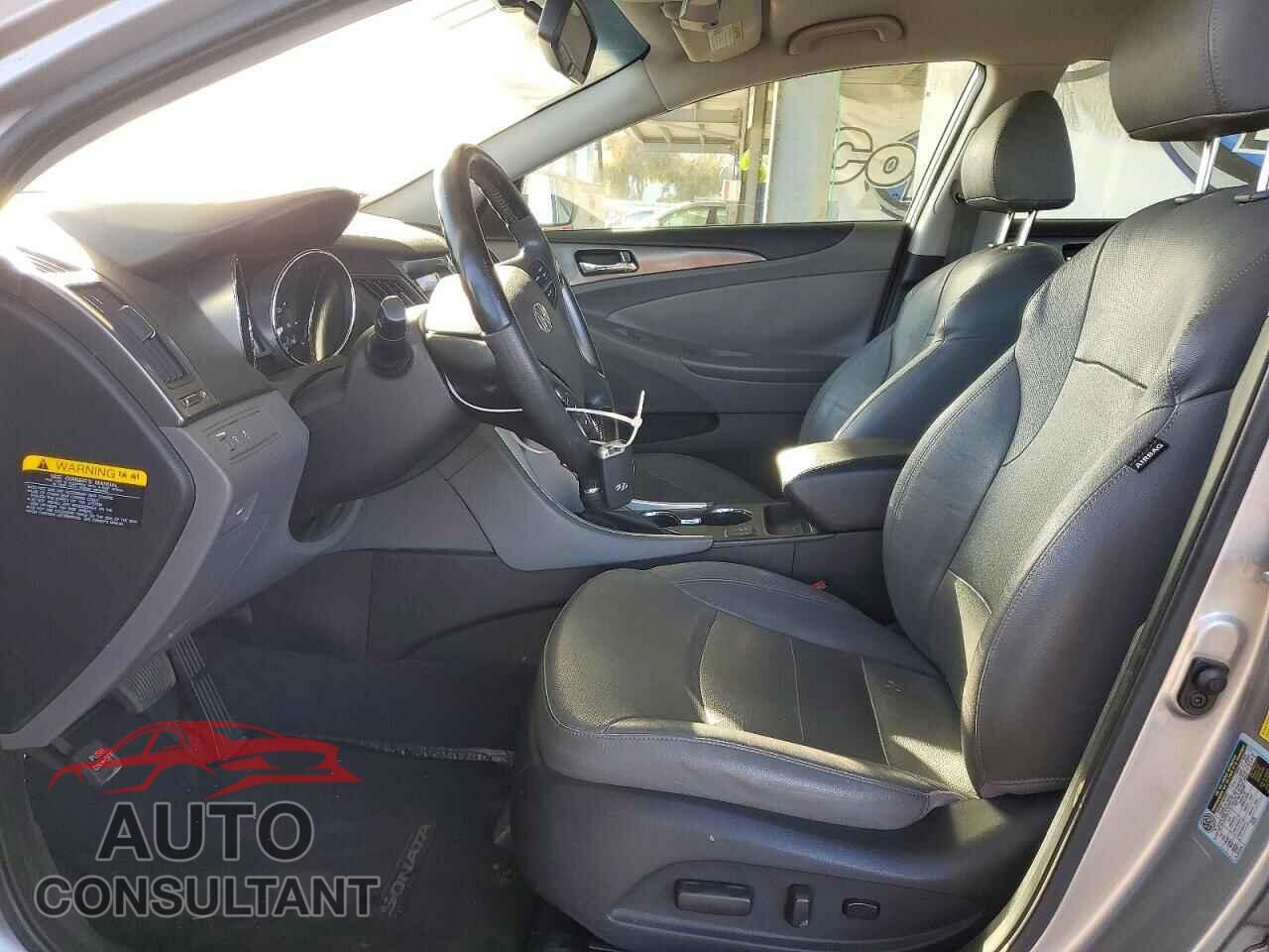 HYUNDAI SONATA 2012 - KMHEC4A48CA033442