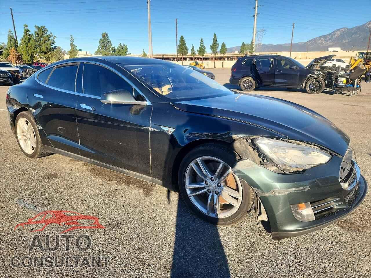 TESLA MODEL S 2014 - 5YJSA1H10EFP32419