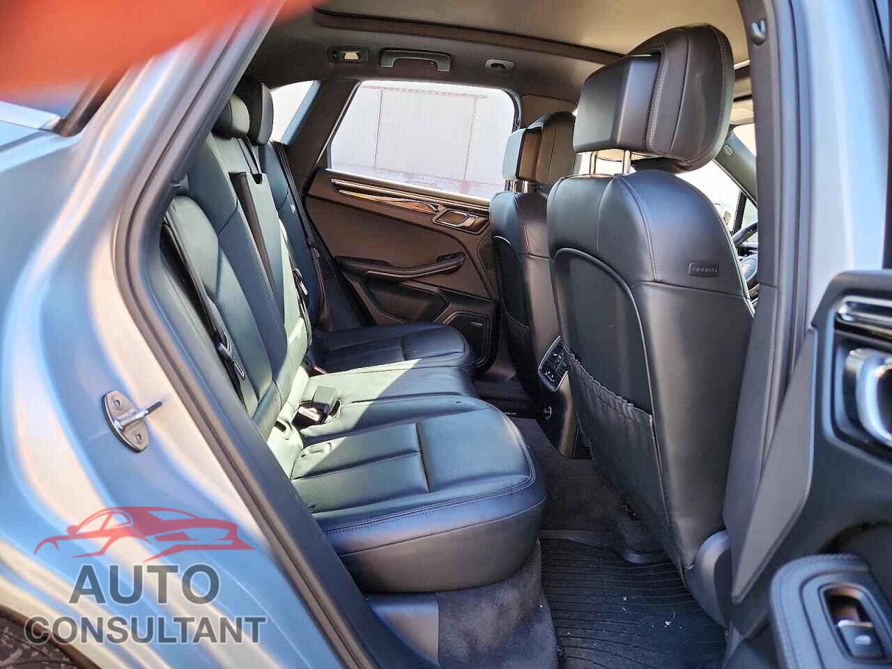 PORSCHE MACAN 2015 - WP1AB2A58FLB59696