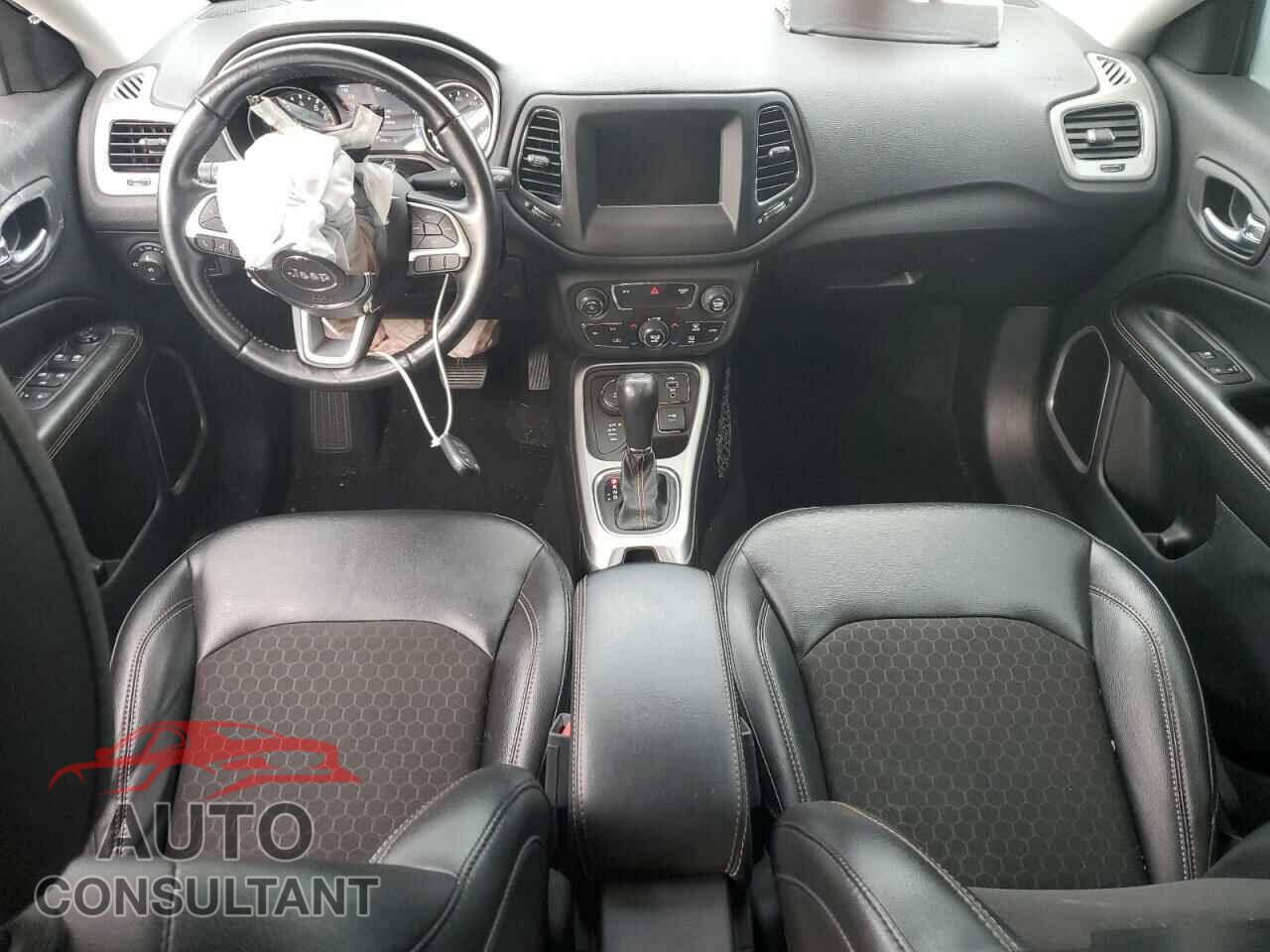 JEEP COMPASS 2020 - 3C4NJDBB6LT196655