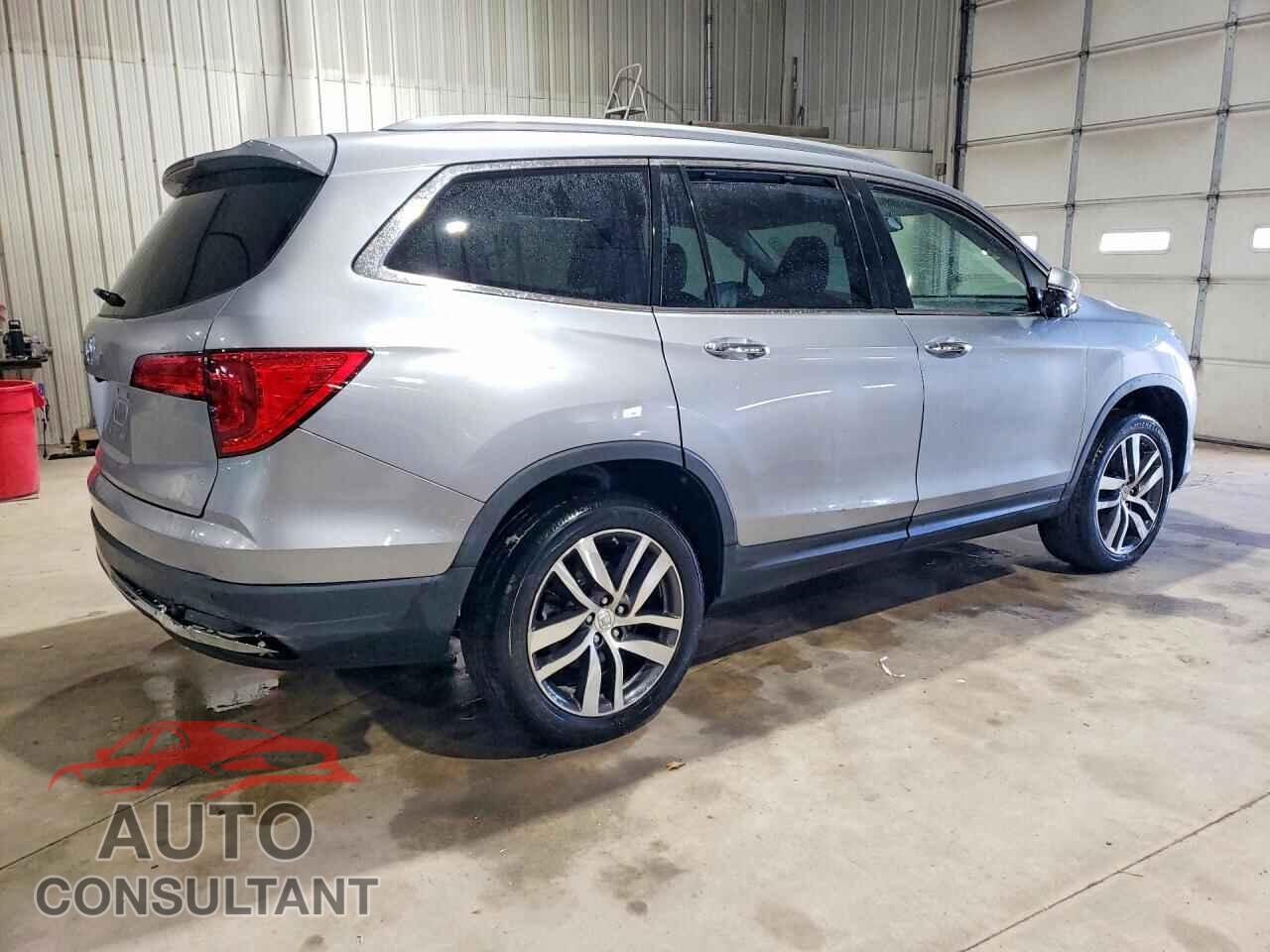 HONDA PILOT 2017 - 5FNYF6H99HB065174