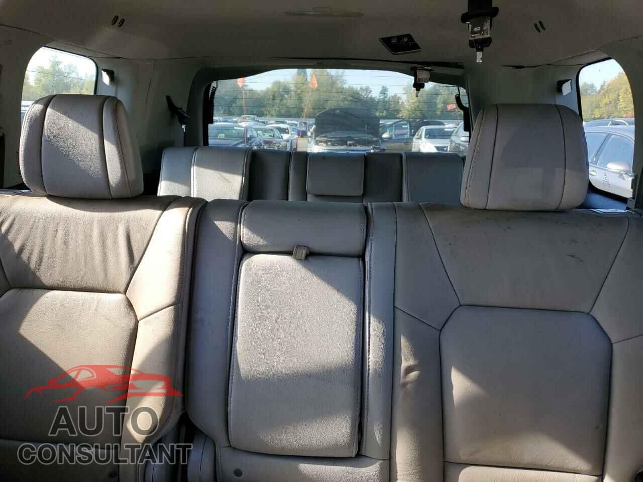 HONDA PILOT 2015 - 5FNYF4H57FB020135
