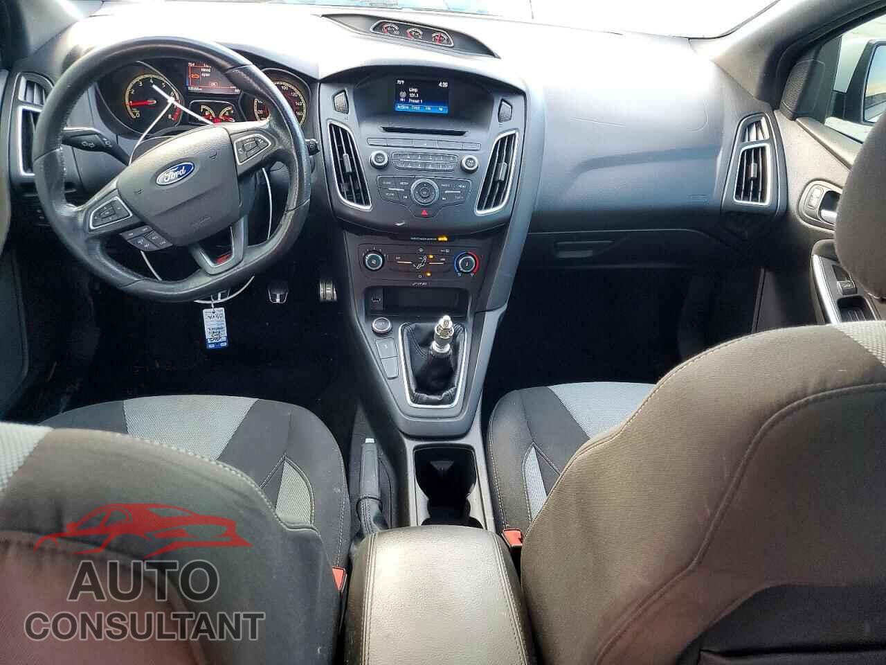 FORD FOCUS 2015 - 1FADP3L98FL362602