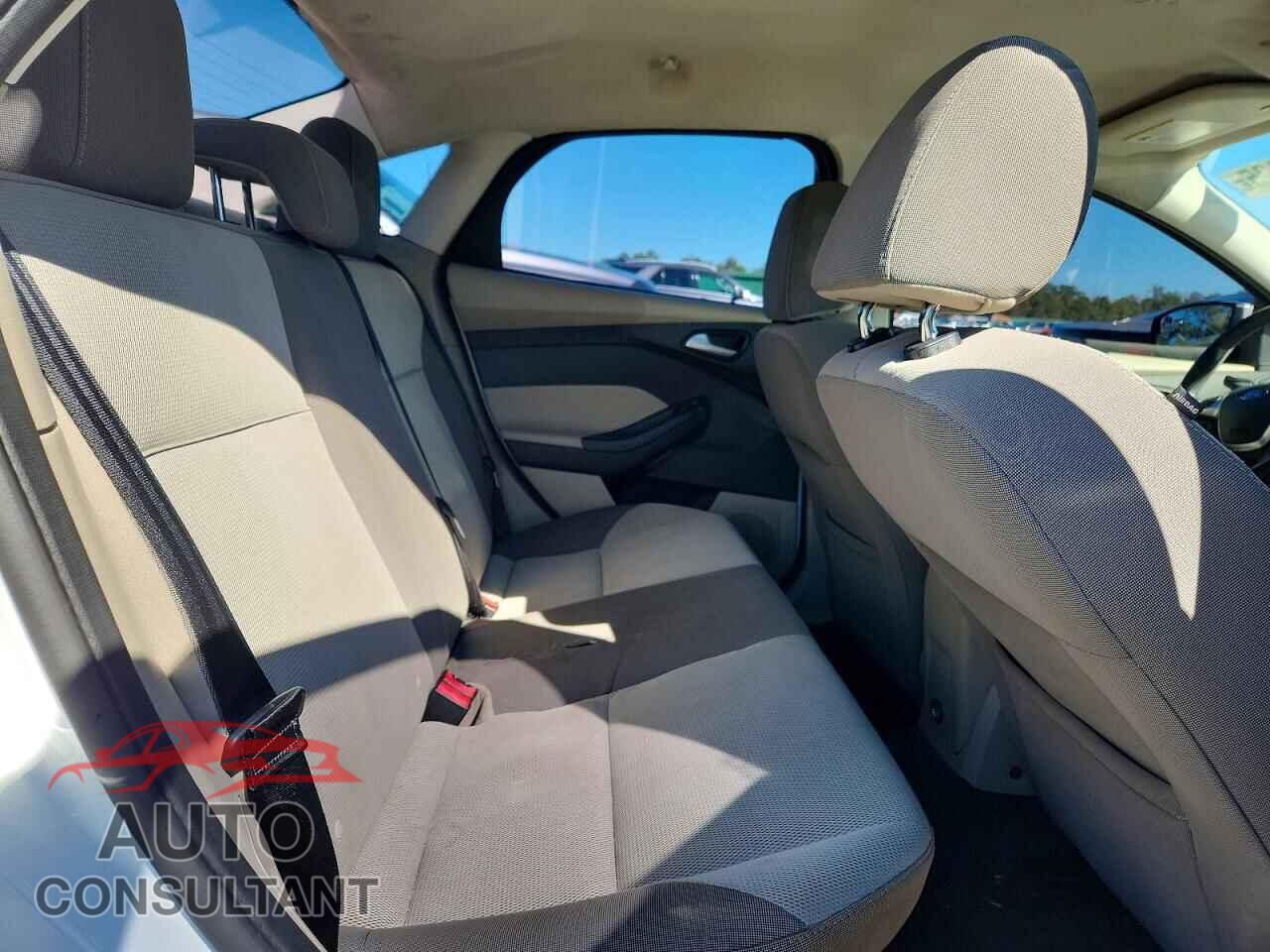 FORD FOCUS 2013 - 1FADP3F22DL340400