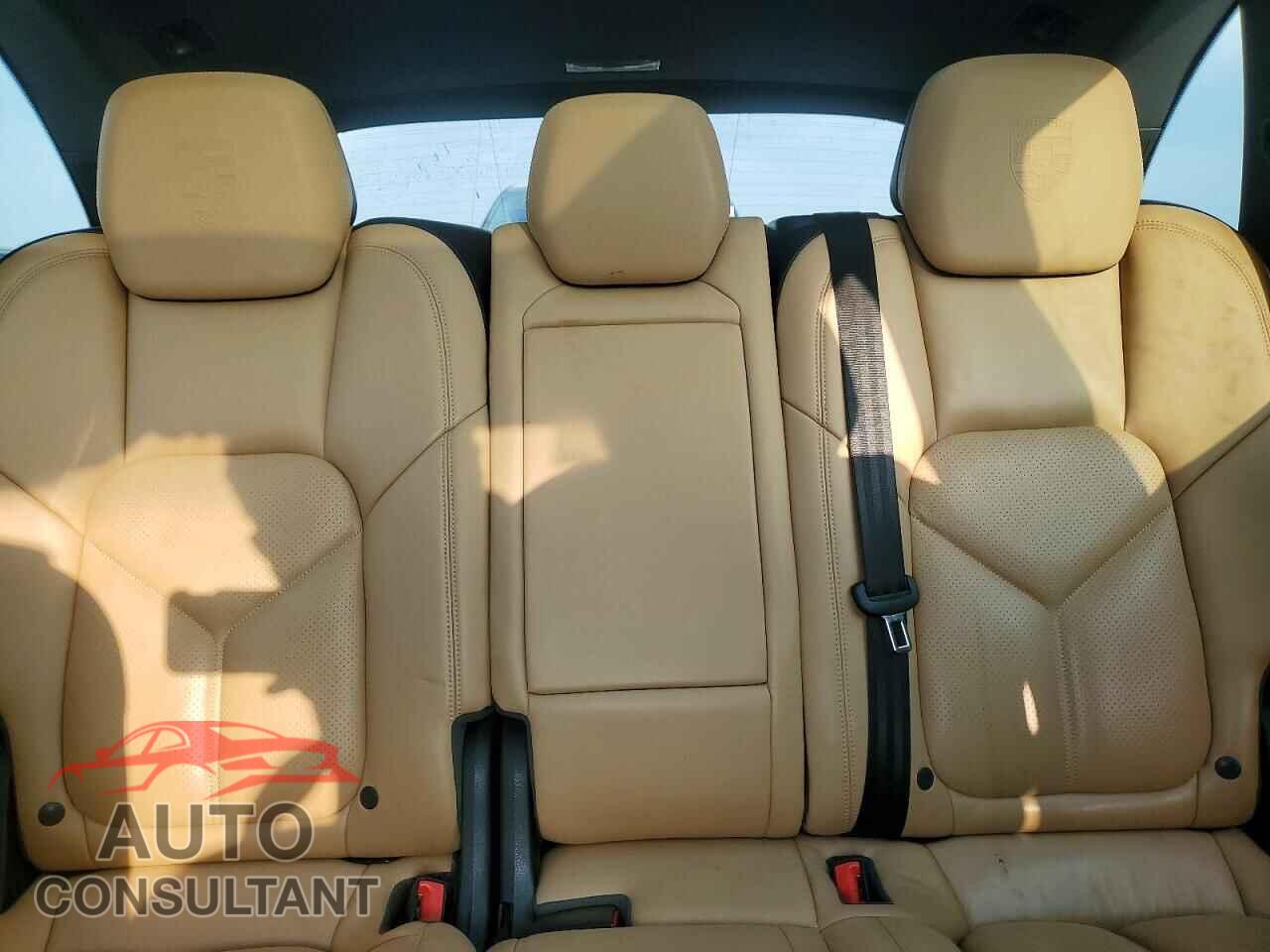 PORSCHE CAYENNE 2018 - WP1AE2A28JLA70345