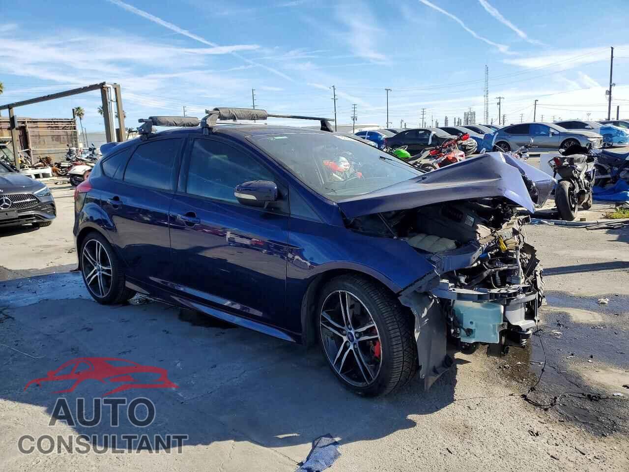 FORD FOCUS 2017 - 1FADP3L90HL237452