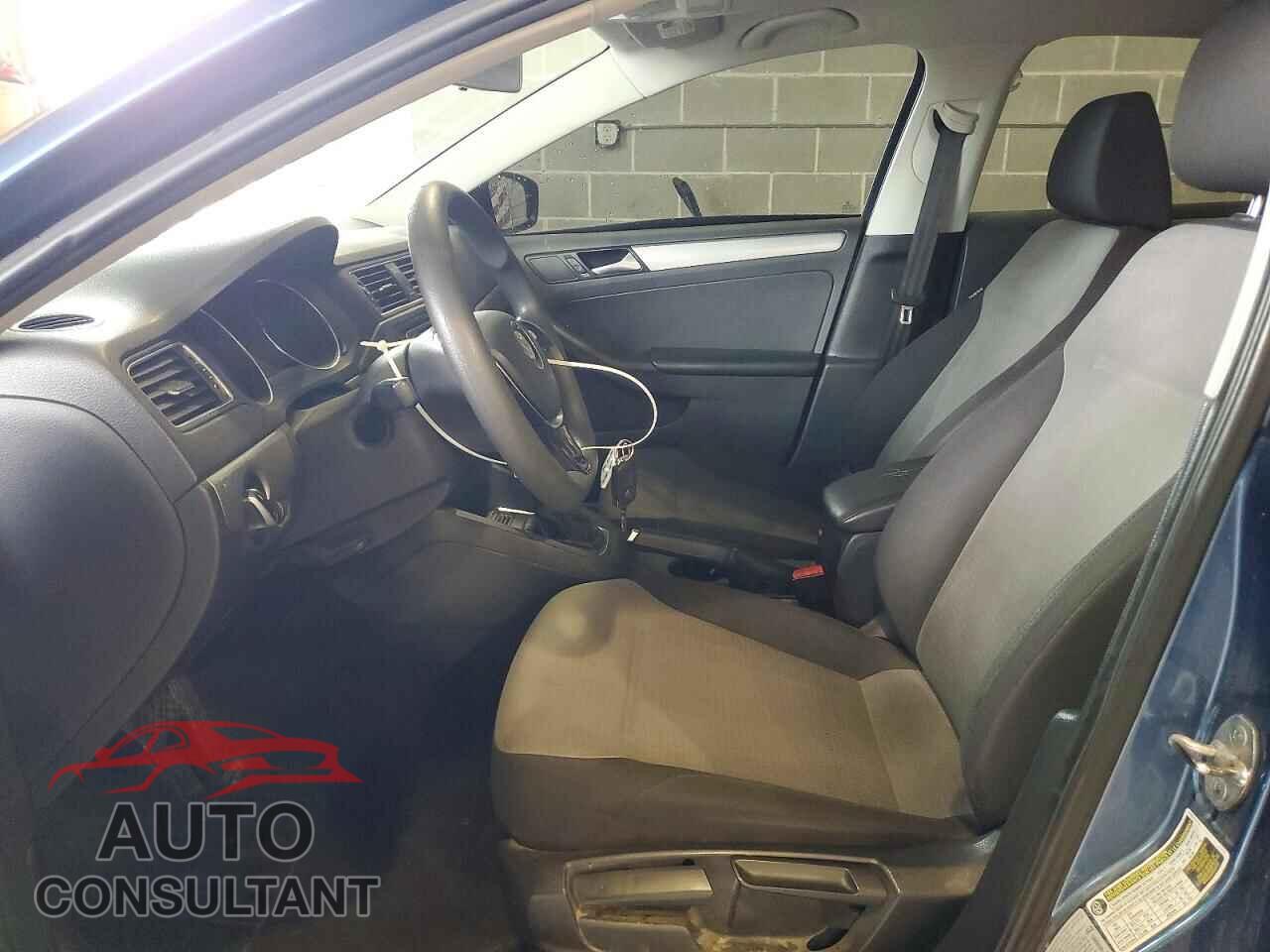 VOLKSWAGEN JETTA 2017 - 3VW2B7AJ0HM233885