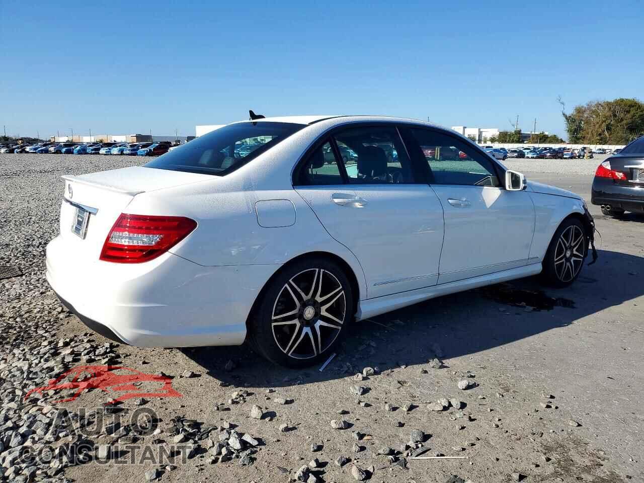 MERCEDES-BENZ C 2013 - WDDGF4HB5DA862906
