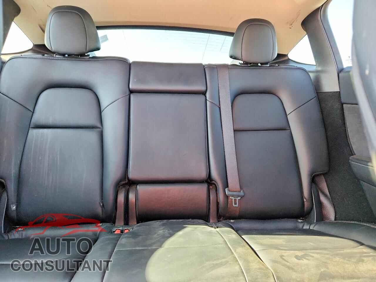 TESLA MODEL Y 2025 - 7SAYGDEE4SF287442