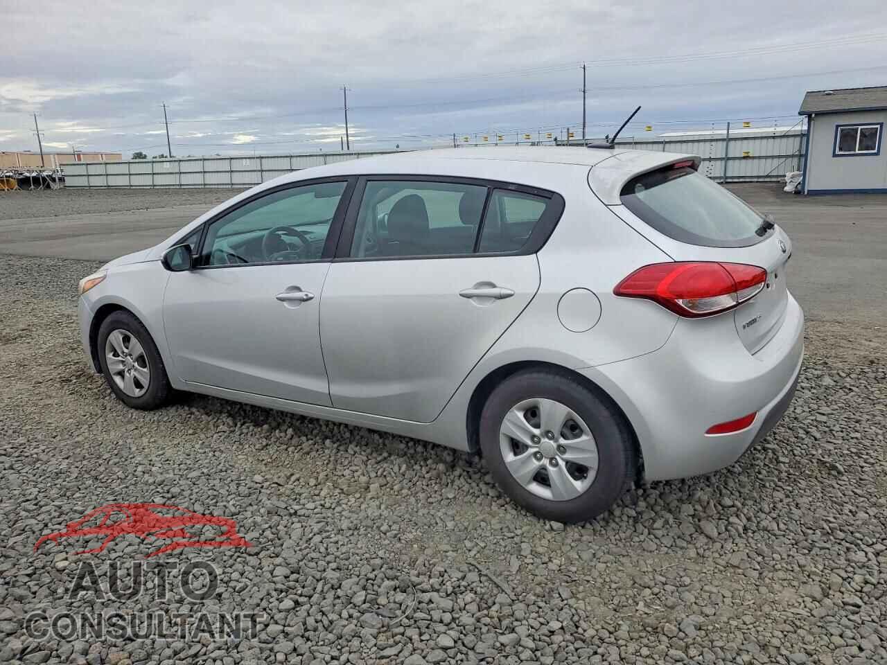 KIA FORTE5 LX 2018 - KNAFK5A85J5773831