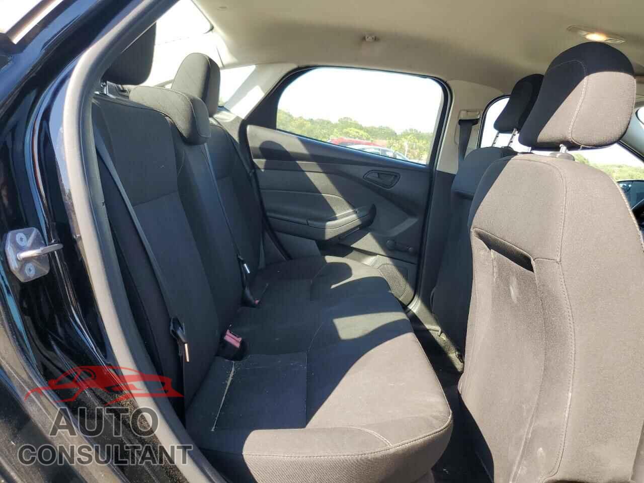 FORD FOCUS 2017 - 1FADP3E28HL275298