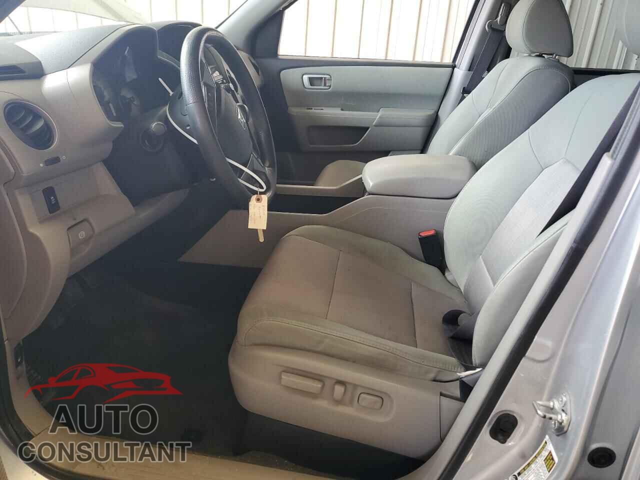 HONDA PILOT 2015 - 5FNYF4H33FB011091