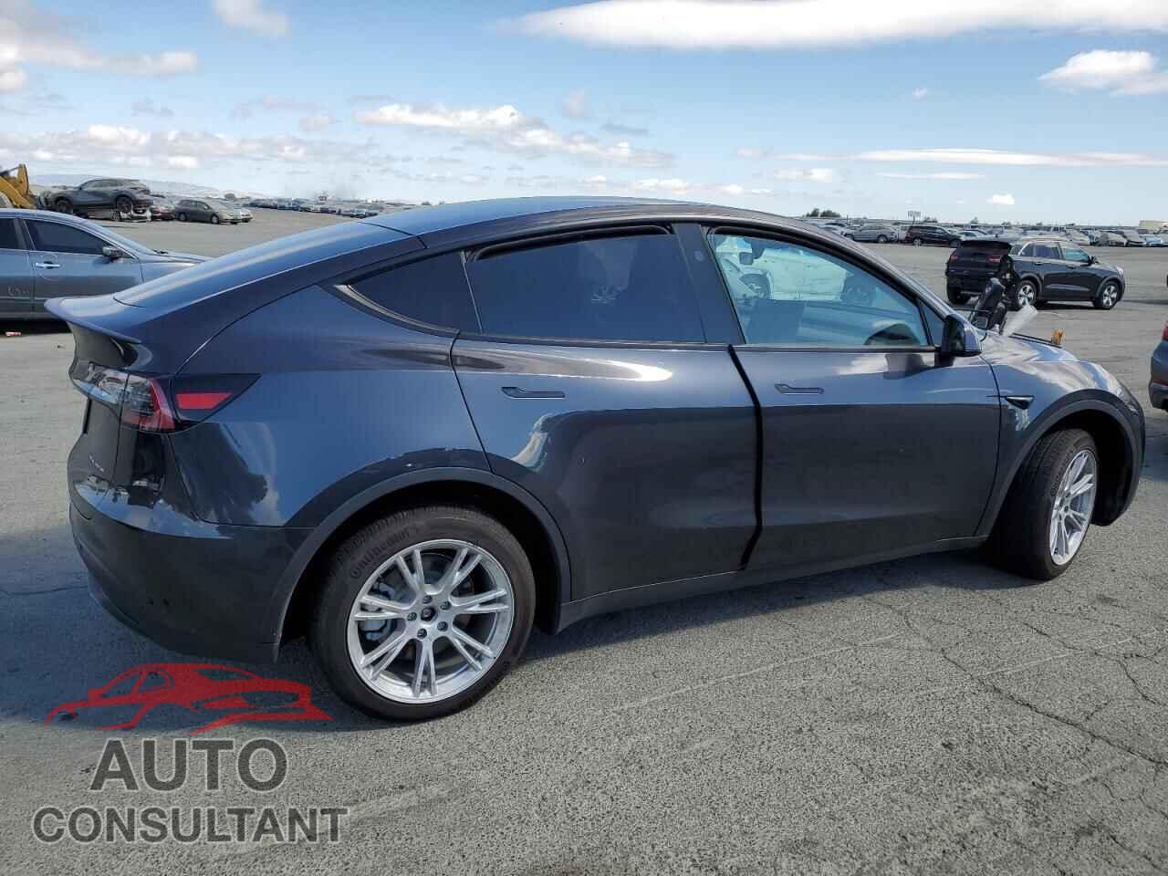 TESLA MODEL Y 2024 - 7SAYGDEE3RF060088